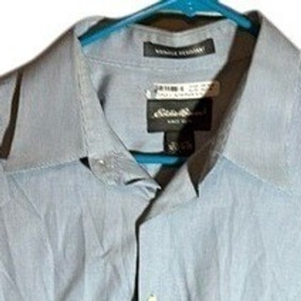 Eddie Bauer Men's Light Blue Wrinkle Resistant Long Sleeve Dress Shirt‎